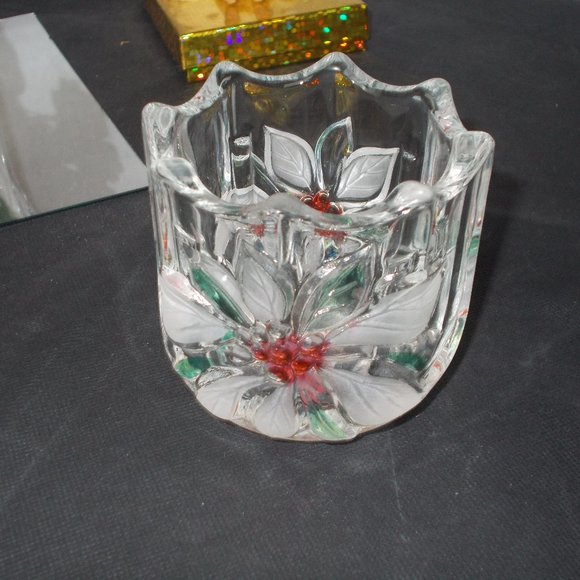 unbranded Other - EUC, Heavy glass vase with floral design, approximately 3.5"x3.5
